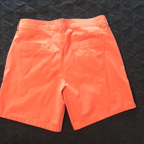 DKNY Women's Shorts - Picture 2 of 6